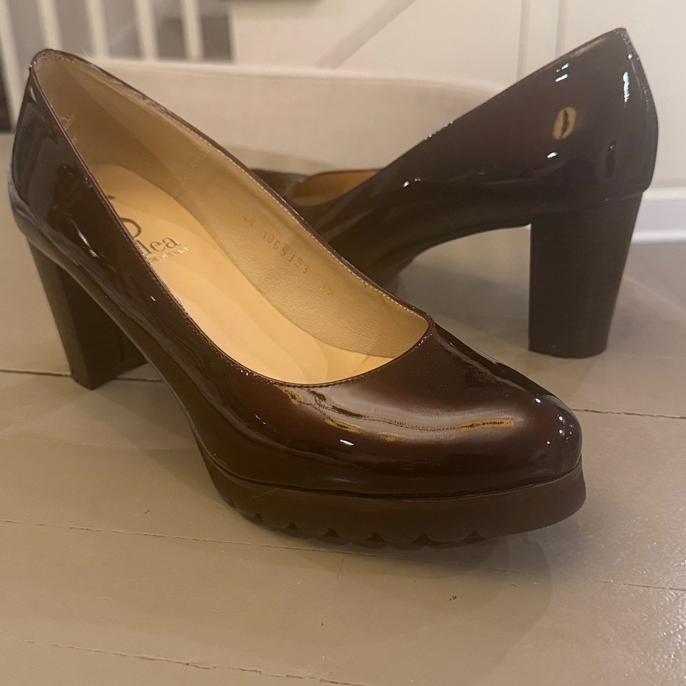 NWT Lightweight Chunky heel WINE PATENT pumps by GADEA US 8.5/EU 39 in orig. BOX